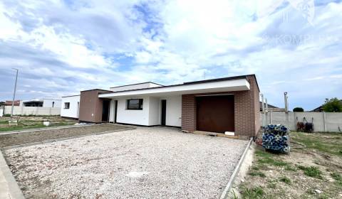 Eladó Családi ház, Családi ház, Senec, Szlovákia