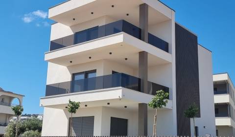 HORVÁTORSZÁG - 4 hálószobás apartmanok tágas pincével - VODICE