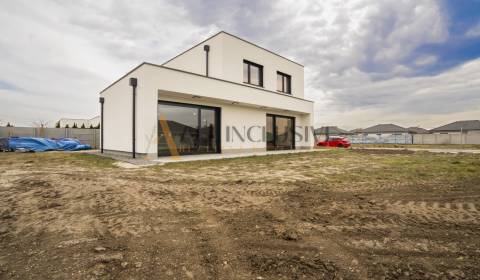 Eladó Családi ház, Családi ház, Smaragdová, Senec, Szlovákia