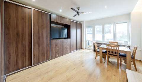 Kiadó 3 szobás lakás, 3 szobás lakás, Rajská, Bratislava - Staré Mesto