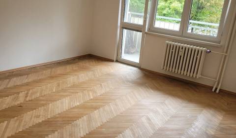 Eladó 3 szobás lakás, 3 szobás lakás, Mesačná, Bratislava - Ružinov, S