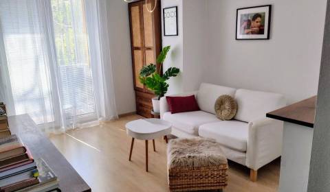 Eladó 2 szobás lakás, 2 szobás lakás, Hviezdna, Bratislava - Podunajsk