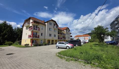 Eladó 4 szobás lakás, 4 szobás lakás, Mierová, Banská Bystrica, Szlová