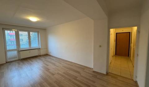 Eladó 2 szobás lakás, 2 szobás lakás, Špačinská cesta, Trnava, Szlovák