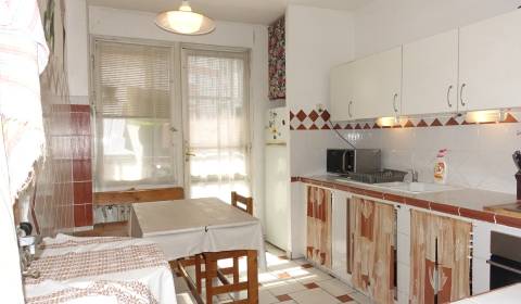 Eladó 3 szobás lakás, 3 szobás lakás, Andrusovova, Bratislava - Petrža