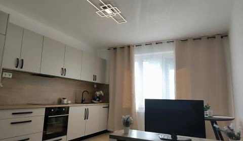 Eladó 3 szobás lakás, 3 szobás lakás, Cyrilova, Bratislava - Ružinov, 