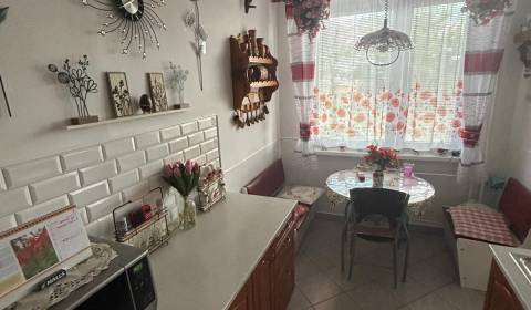 Eladó 4 szobás lakás, 4 szobás lakás, dopravna, Bratislava - Rača, Szl