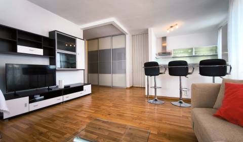 Kiadó 3 szobás lakás, 3 szobás lakás, Majerníkova, Bratislava - Karlov