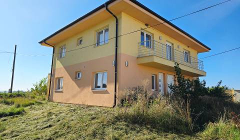 Eladó Családi ház, Családi ház, Nové Mesto nad Váhom, Szlovákia