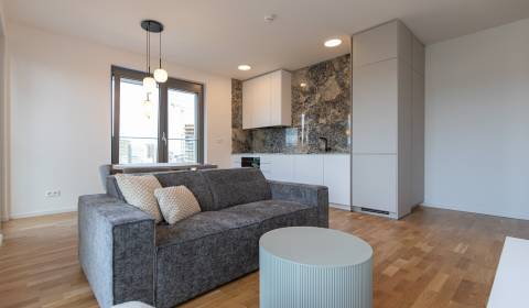 Kiadó 3 szobás lakás, 3 szobás lakás, Bottova, Bratislava - Staré Mest