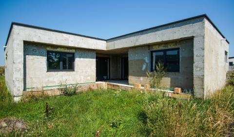 Eladó Családi ház, Családi ház, Nové Zámky, Szlovákia