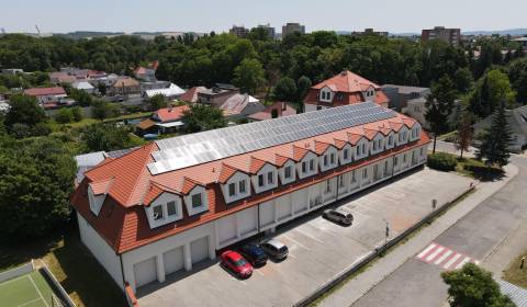 Kiadó Garázsok, Garázsok, Sadová, Senica, Szlovákia