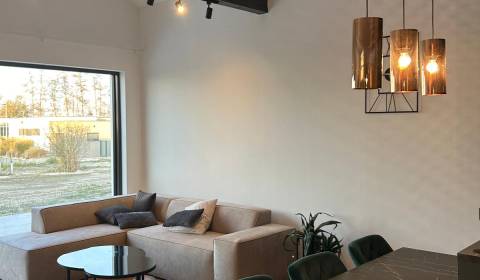 Eladó 3 szobás lakás, 3 szobás lakás, Senica, Szlovákia