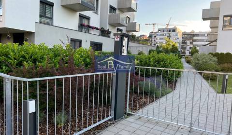 Kiadó 3 szobás lakás, 3 szobás lakás, Martina Granca, Bratislava - Dúb