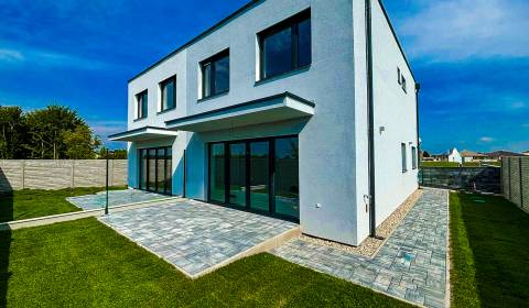 Eladó Családi ház, Családi ház, Dunajská Streda, Szlovákia