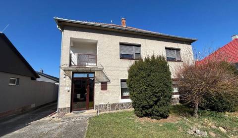 Eladó Családi ház, Családi ház, hlavna, Topoľčany, Szlovákia