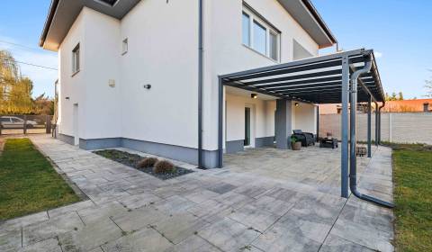 Eladó Családi ház, Családi ház, Pluhová, Senec, Szlovákia