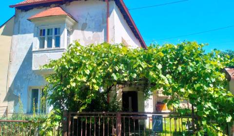 Eladó Családi ház, Családi ház, Nové Mesto nad Váhom, Szlovákia