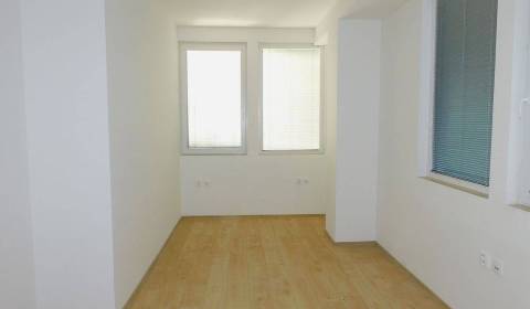 Kiadó Irodahelység, Irodahelység, Trnava, Szlovákia