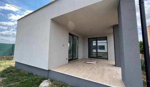 Eladó Családi ház, Családi ház, hlavná, Partizánske, Szlovákia