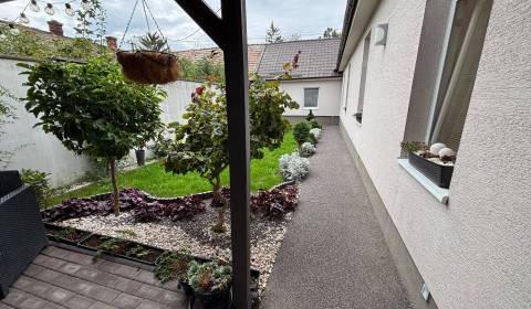 Eladó Családi ház, Családi ház, Dr. P. Adámiho, Topoľčany, Szlovákia