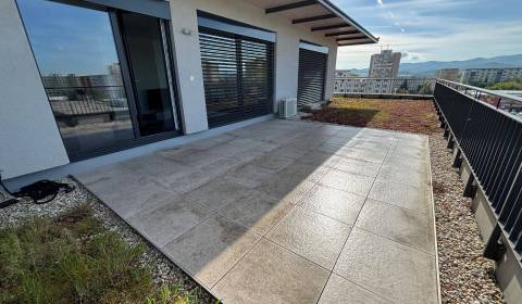 Eladó 3 szobás lakás, 3 szobás lakás, Streďanská, Topoľčany, Szlovákia