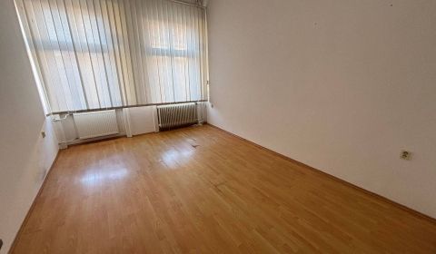Kiadó Irodahelység, Irodahelység, Námestie M. R. Štefánika, Topoľčany,
