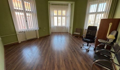 Kiadó Irodahelység, Irodahelység, Námestie M. R. Štefánika, Topoľčany,