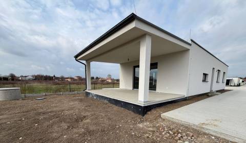 Eladó Családi ház, Családi ház, tichá, Topoľčany, Szlovákia