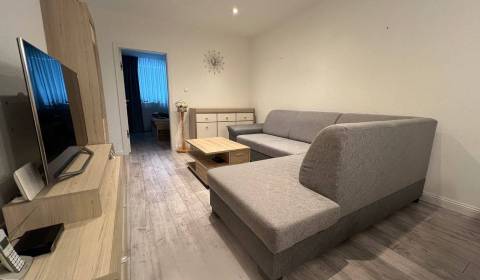 Eladó 3 szobás lakás, 3 szobás lakás, Tríbečská, Topoľčany, Szlovákia