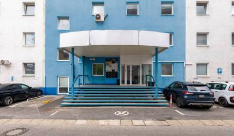 Kiadó Irodahelység, Irodahelység, Koceľova, Bratislava - Ružinov, Szlo