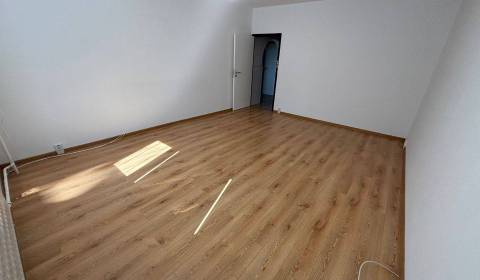 Eladó 3 szobás lakás, 3 szobás lakás, Topoľčany, Szlovákia