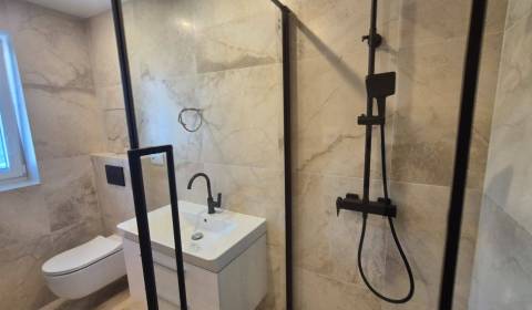 Eladó 2 szobás lakás, 2 szobás lakás, Topoľčany, Szlovákia