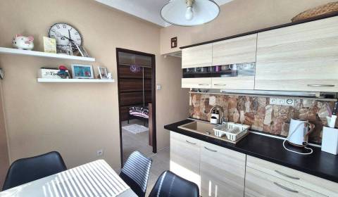 Eladó 2 szobás lakás, 2 szobás lakás, Topoľčany, Szlovákia