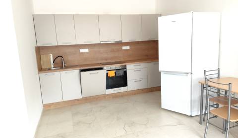 Kiadó 2 szobás lakás, 2 szobás lakás, M.R.Štefánika, Nové Zámky, Szlov