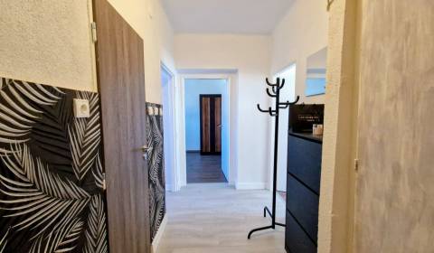 Eladó 3 szobás lakás, 3 szobás lakás, Kalinčiakova, Senica, Szlovákia