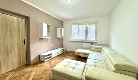 Kiadó 3 szobás lakás, 3 szobás lakás, Palárikova, Senica, Szlovákia