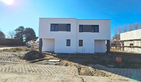 Eladó Családi ház, Családi ház, Jazerná, Senec, Szlovákia