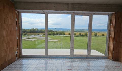 Eladó 3 szobás lakás, 3 szobás lakás, Dúhová, Pezinok, Szlovákia