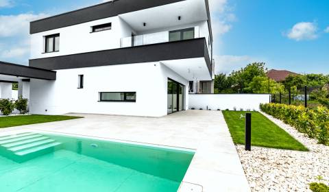 Eladó Családi ház, Családi ház, Nitra, Szlovákia