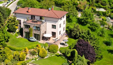 Egyedülálló családi rezidencia eladó Bôrikban, Údolná, Óváros, BA I