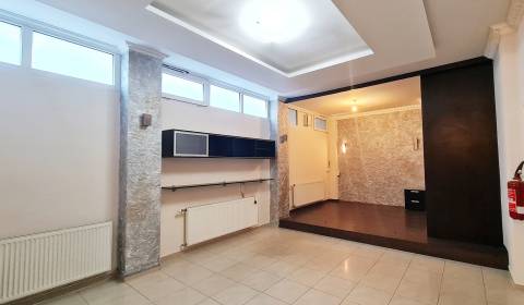 Kiadó Irodahelység, Irodahelység, Malokarpatské námestie, Bratislava -