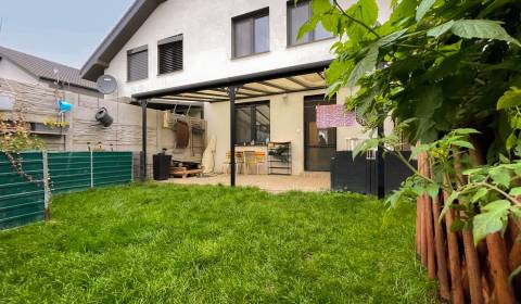 Eladó 4 szobás lakás, 4 szobás lakás, Rumančeková, Dunajská Streda, Sz