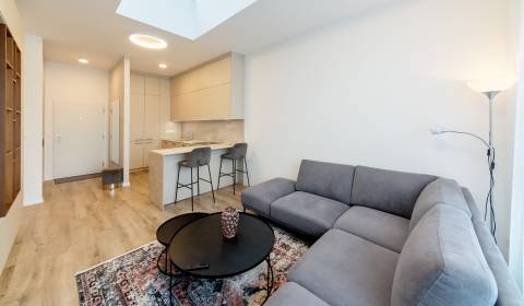 Kiadó 2 szobás lakás, 2 szobás lakás, Nám. 1. mája, Bratislava - Staré