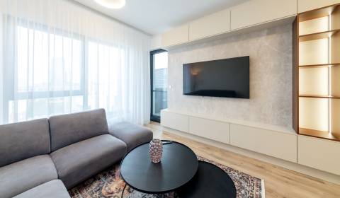 Kiadó 2 szobás lakás, 2 szobás lakás, Nám. 1. mája, Bratislava - Staré