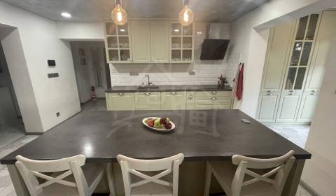 Eladó Családi ház, Családi ház, Nitra, Szlovákia