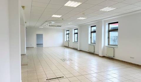 Kiadó Üzlethelység, Üzlethelység, Zlatovská, Trenčín, Szlovákia