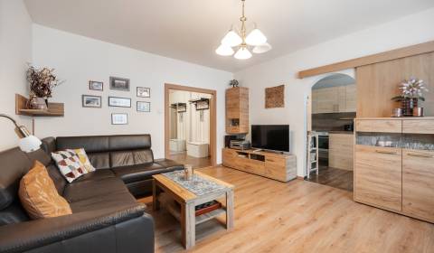 Eladó 4 szobás lakás, 4 szobás lakás, Ambroseho, Bratislava - Petržalk