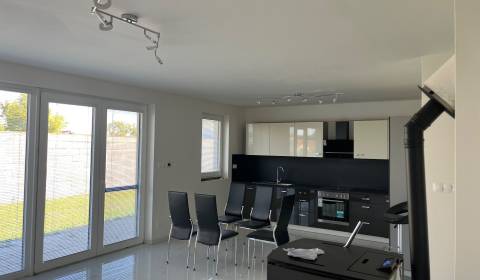 Eladó Családi ház, Családi ház, Poľná, Senec, Szlovákia