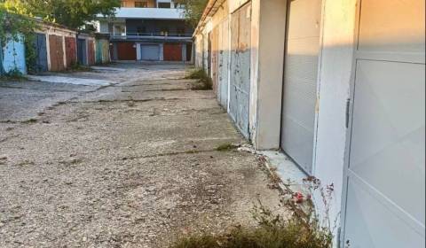 Eladó Garázsok, Garázsok, Bratislava - Ružinov, Szlovákia